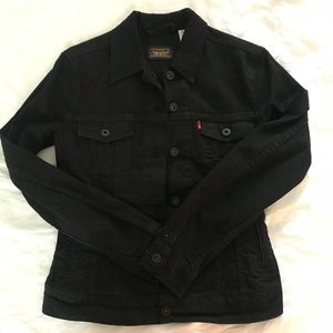 NWOT Levi’s Black Trucker Jacket